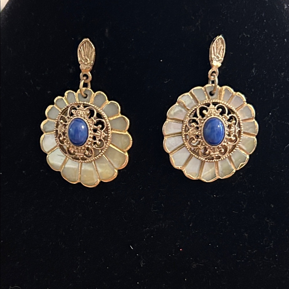 MOP Scallop Gold Earrings